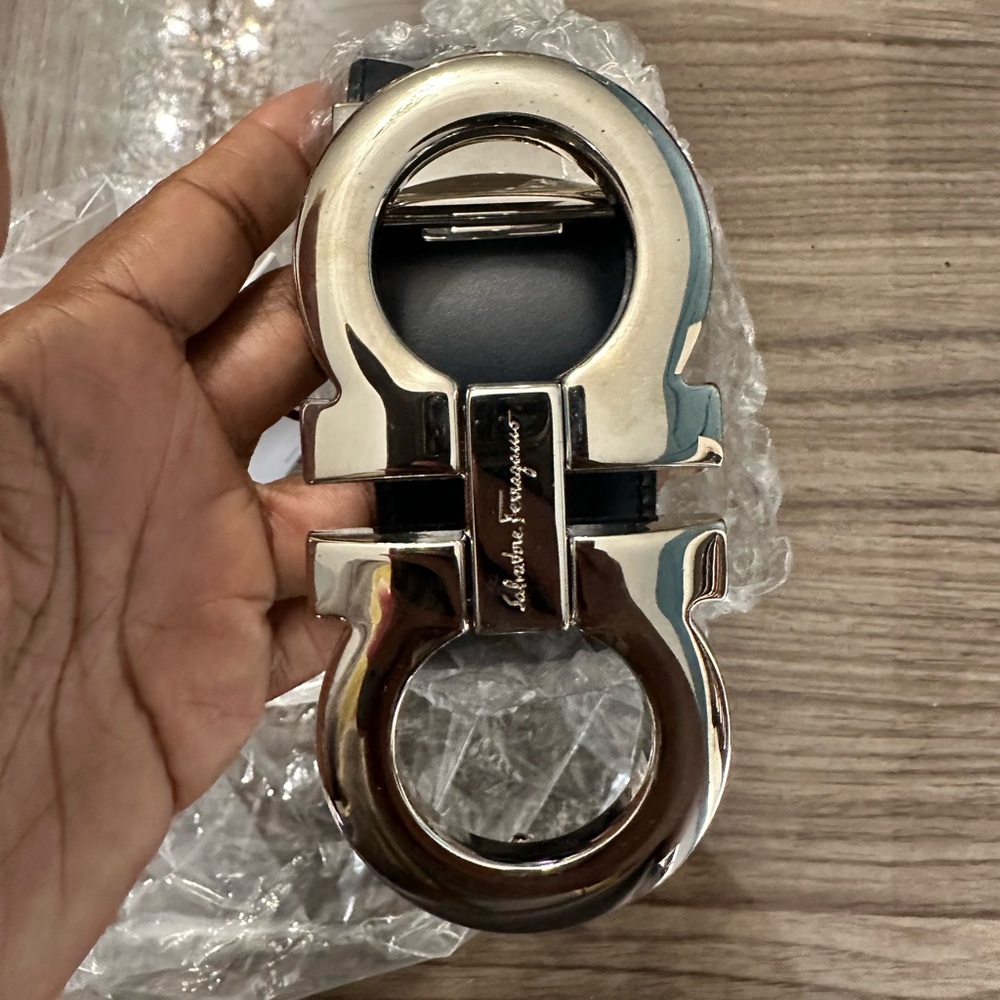 Reversible male Ferragamo belt. Size 38